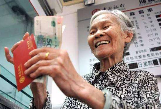 在上海工作，就可以在上海领取养老金吗？